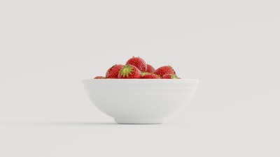 白色陶瓷碗草莓